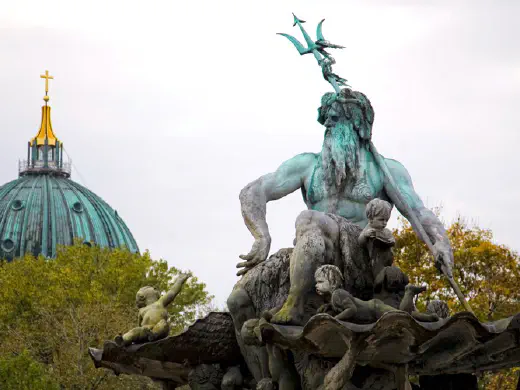 Denkmäler und Brunnen